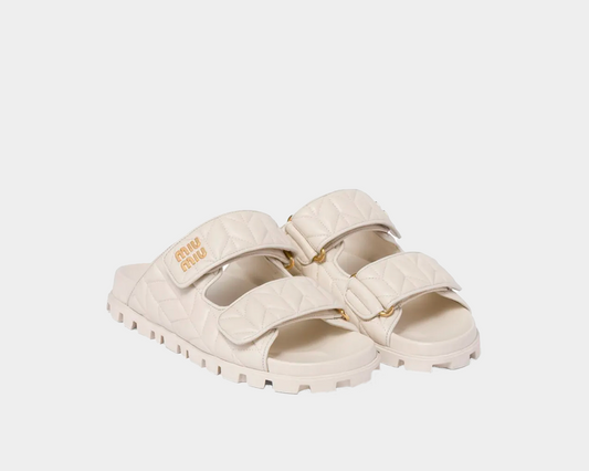 Slide Miumiu Matelassê em couro nappa